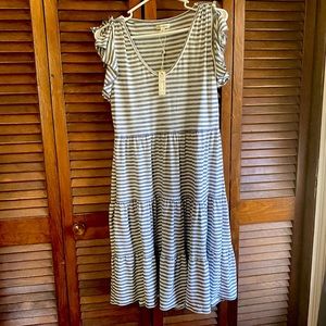 MAX STUDIO Navy/White Tiered Ruffle Sleeve Dress